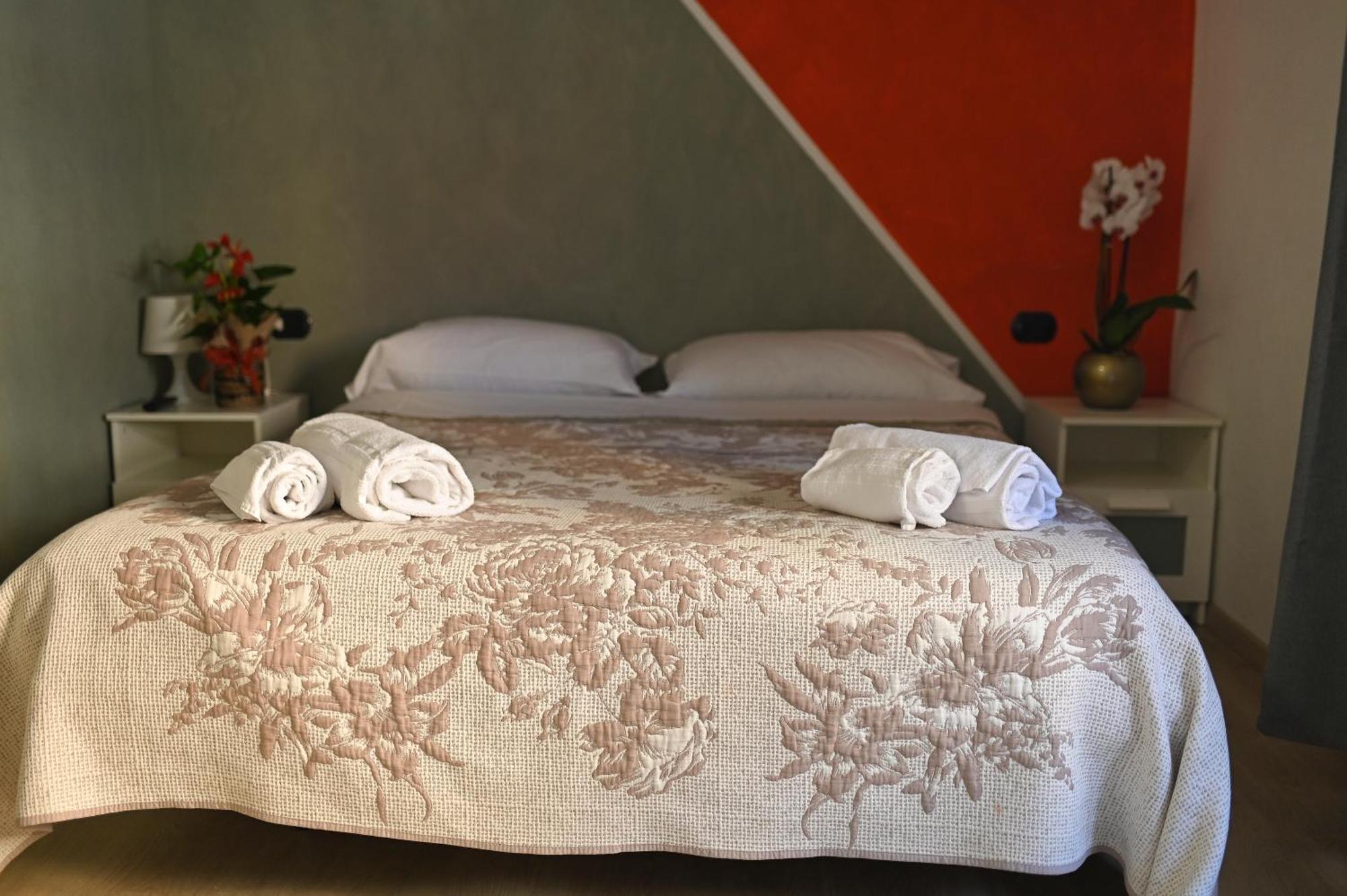 La Gloria Rho Private Rooms Only Exterior foto