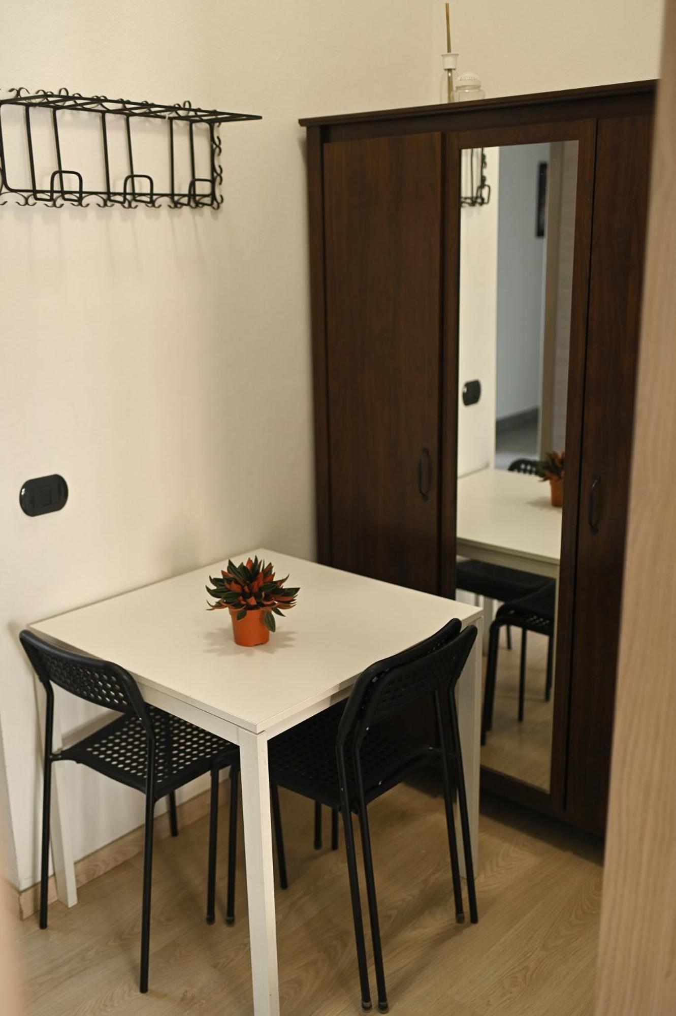 La Gloria Rho Private Rooms Only Exterior foto