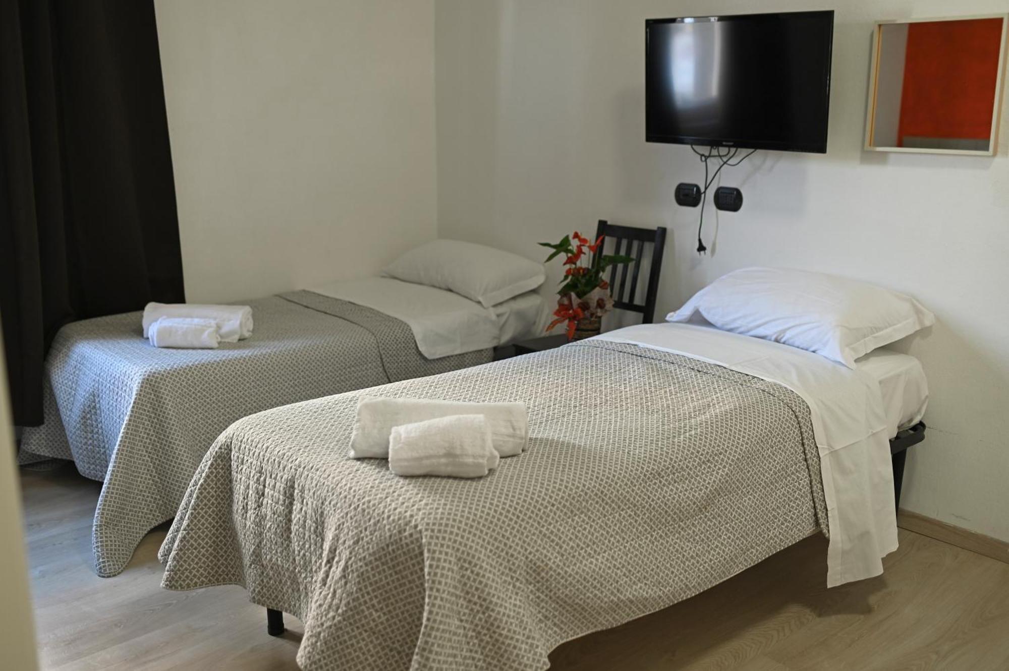 La Gloria Rho Private Rooms Only Exterior foto