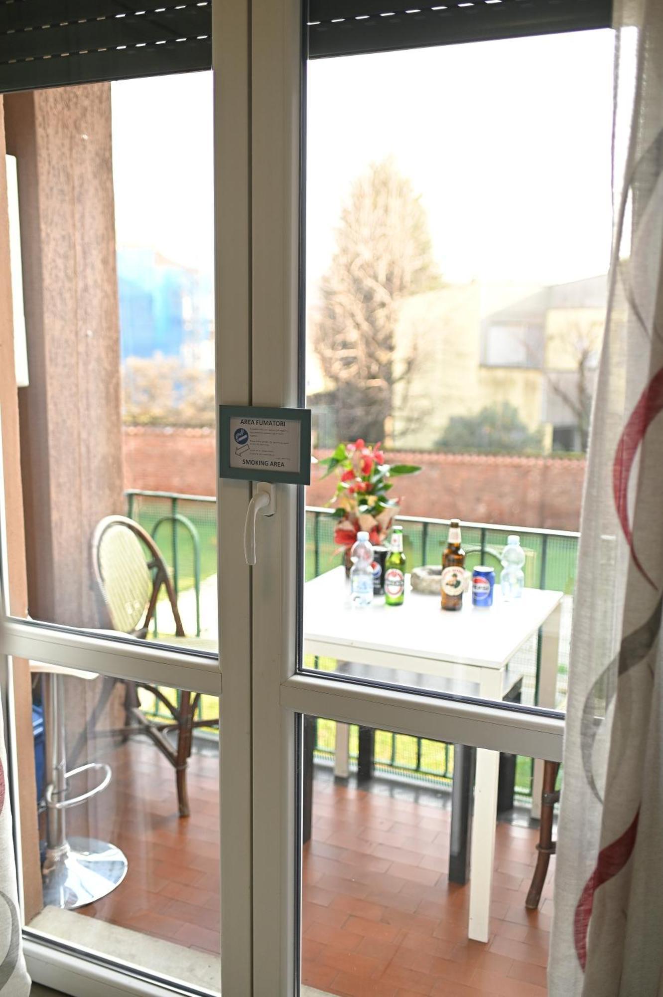 La Gloria Rho Private Rooms Only Exterior foto
